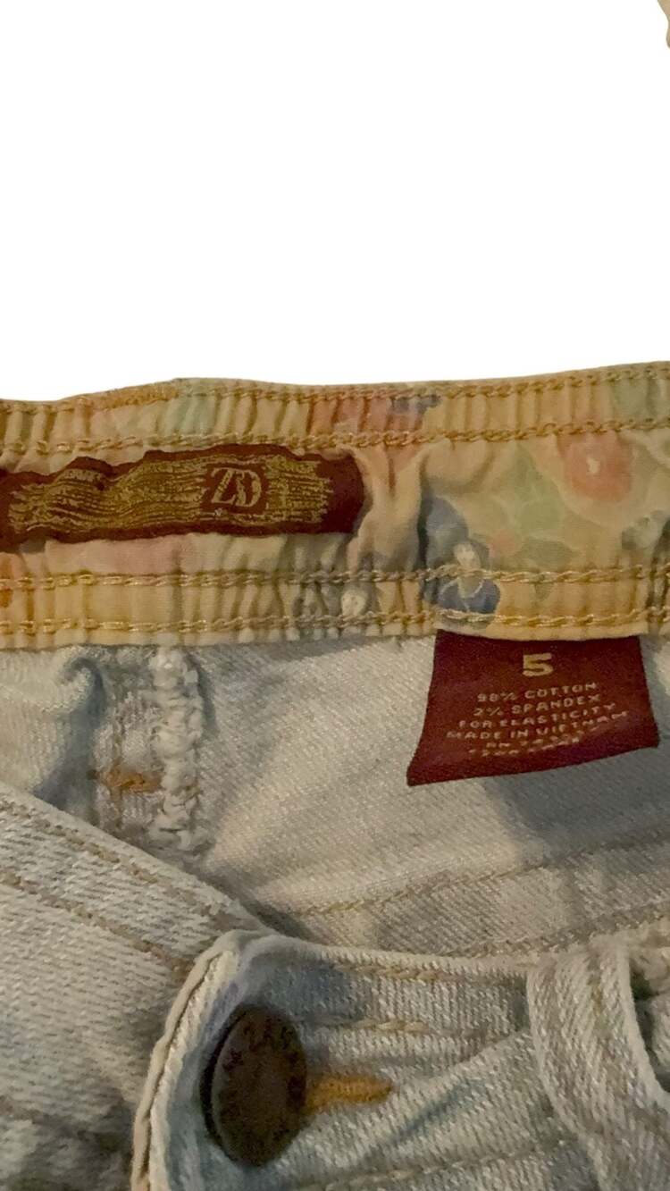 Y2K low rise ZD Premium Light Wash Raw Hem Denim Shorts,‎ Size 5 - Picture 3 of 4